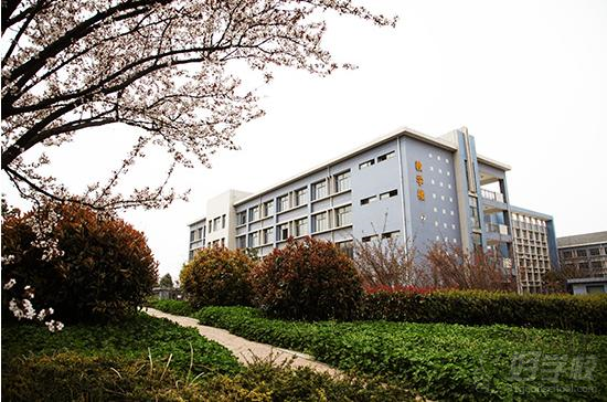 南京交通技师学院校园新貌