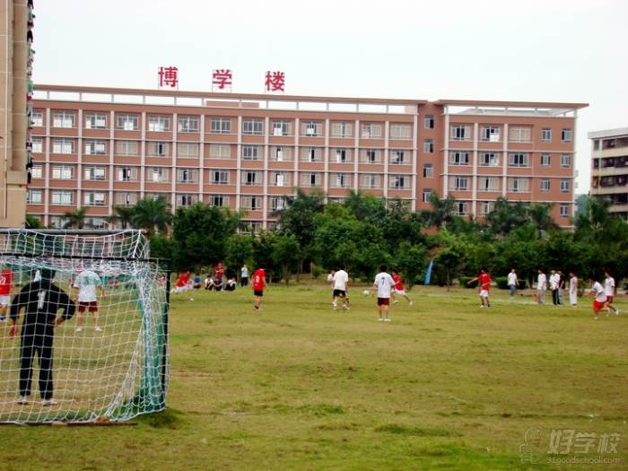 【学校环境】广州珠江职业技术学院是2006年经广东省人民政府批准设立
