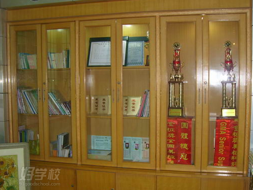 广州芳龄盛美容职业培训学校资质荣誉