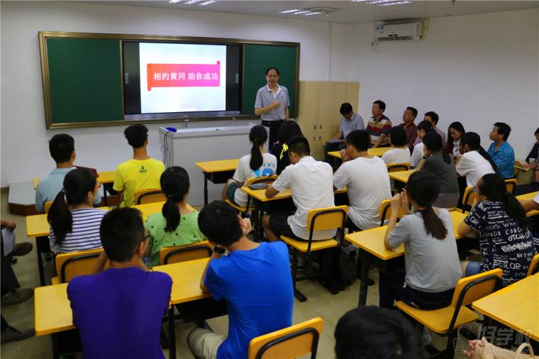 佛山黄冈复读学校初升高衔接培训课程教学风采 佛山黄冈复读学校初升高衔接培训课程教学风采