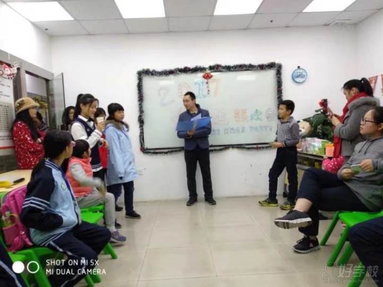 学员参加趣味活动照片 学员参加趣味活动照片