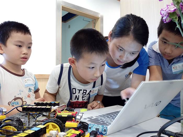 广州青少儿AI智能机器人兴趣班