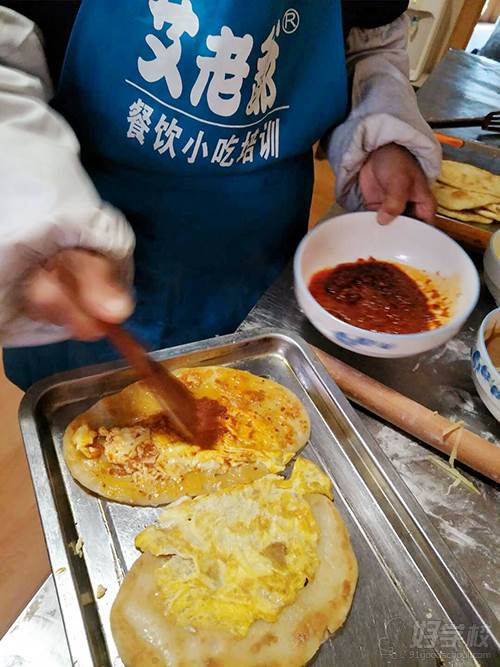 徐州艾老爷小吃西点培训中心 鸡蛋小饼制作