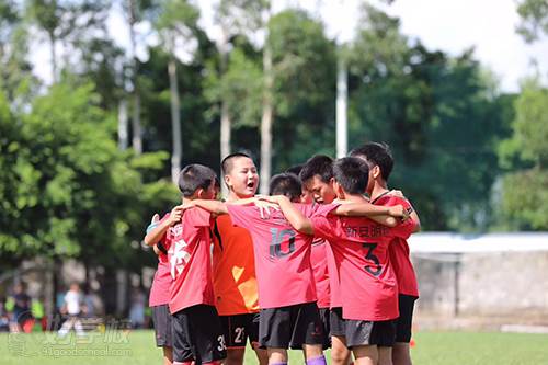 广州新安明珠足球俱乐部的学员平常是怎么学习