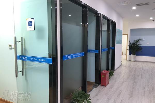 成都朴新教育 教学环境-走廊 成都朴新教育 教学环境-走廊