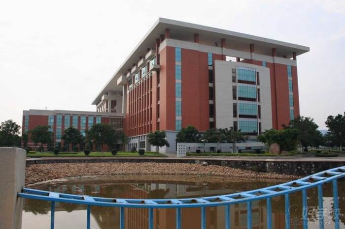 韶关学院(shaoguanuniversity),简称"韶院",是一所经教育部批准设立的