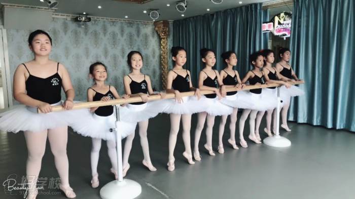 广州纳尼亚舞蹈培训学校之芭蕾舞教学现场