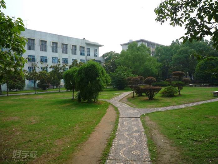 【学校环境】湖南文理学院,是湖南省人民政府举办,湖南省与常德市