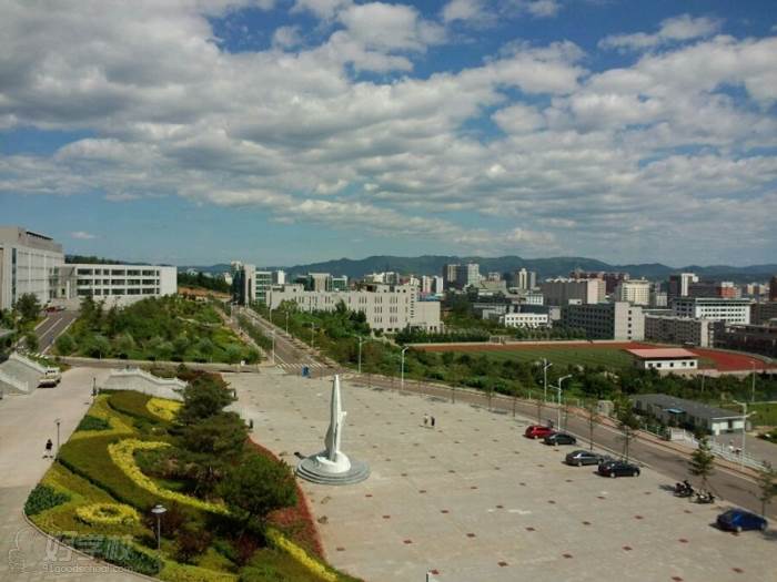 延边大学(yanbian university)坐落在享有"教育之乡"美誉的吉林省延边