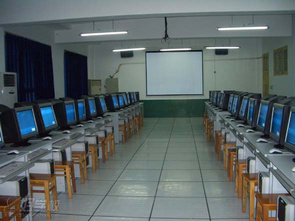 学校机房