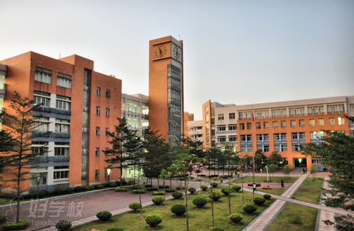 广东外语外贸大学是1995年由原广州外国语学院和原广州对外贸易学院