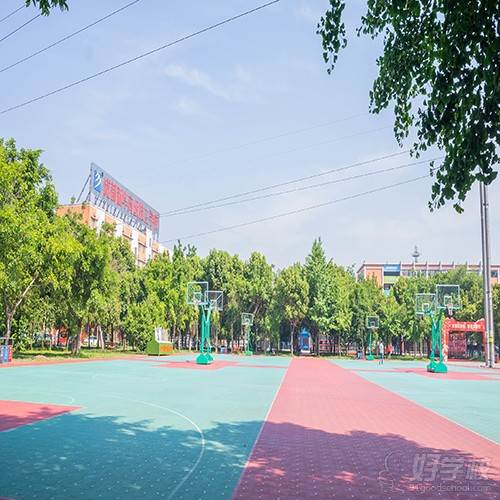 学校篮球场