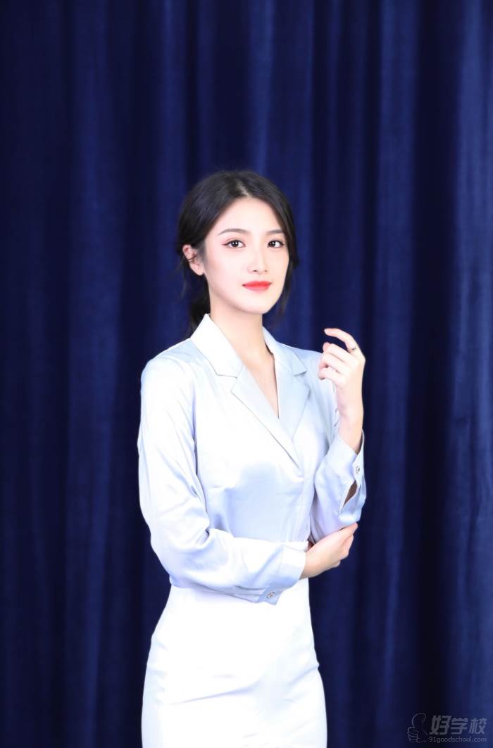温老师形象照