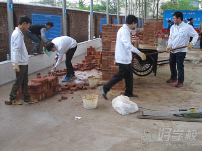 长沙建筑工程学校-勤劳的辅助工