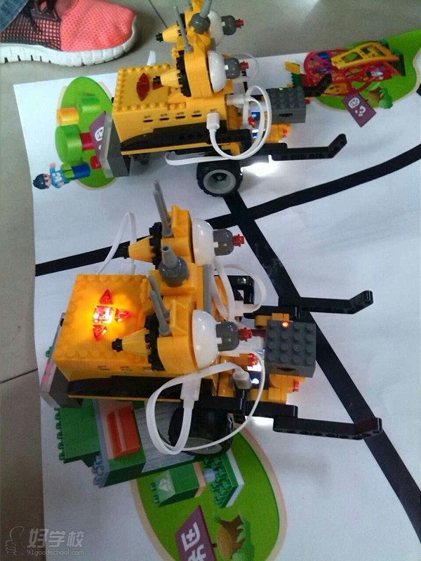 童聚一家儿童机器人作品展示