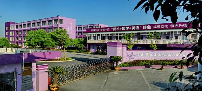 学校校门口