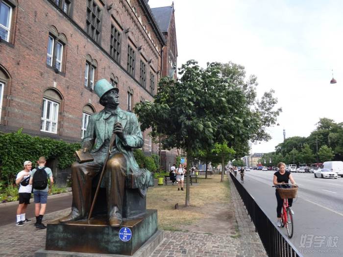 丹麦哥本哈根街景安徒生铜像