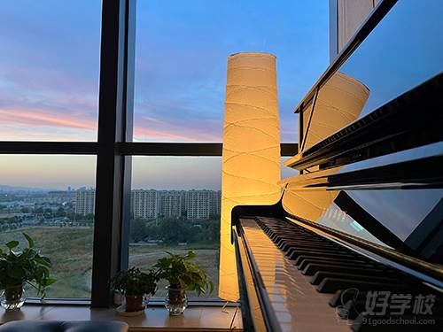北京校区钢琴室