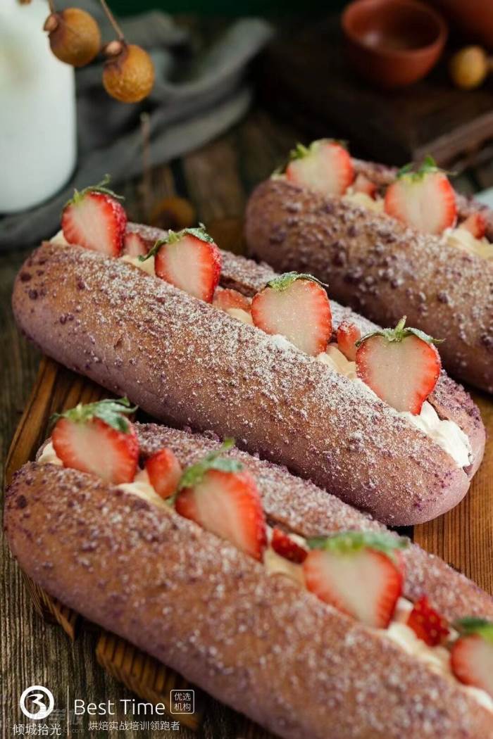 草莓法式面包