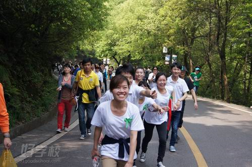 楊柳化妝形象設(shè)計(jì)藝術(shù)學(xué)校爬岳麓山