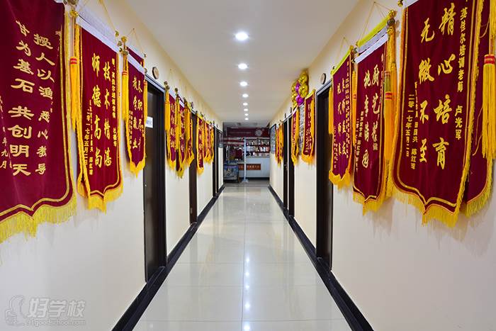 武汉英佳尔饮食创业培训基地  走廊环境