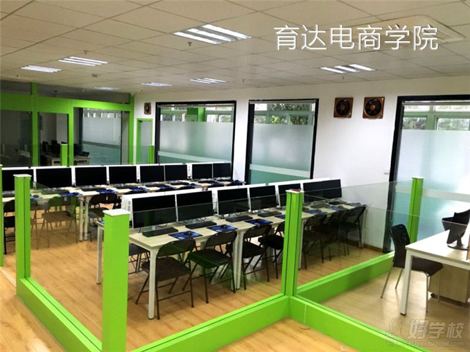 杭州育达教育电脑课室，确保每人一台电脑