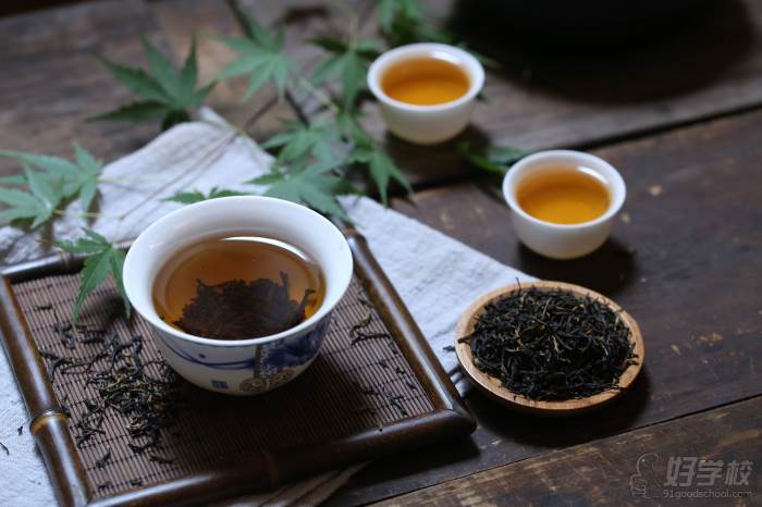 恒尔慧（HOH)咖啡调酒茶艺培训学校  课程学习 茶叶与茶的冲泡