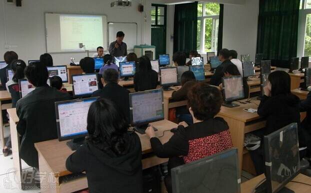 中青教育电脑培训教学现场
