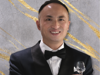 “酒皇叔”王杰：酒業(yè)傳奇的多面人生，授人以釀道“獨(dú)強(qiáng)不如眾強(qiáng)”