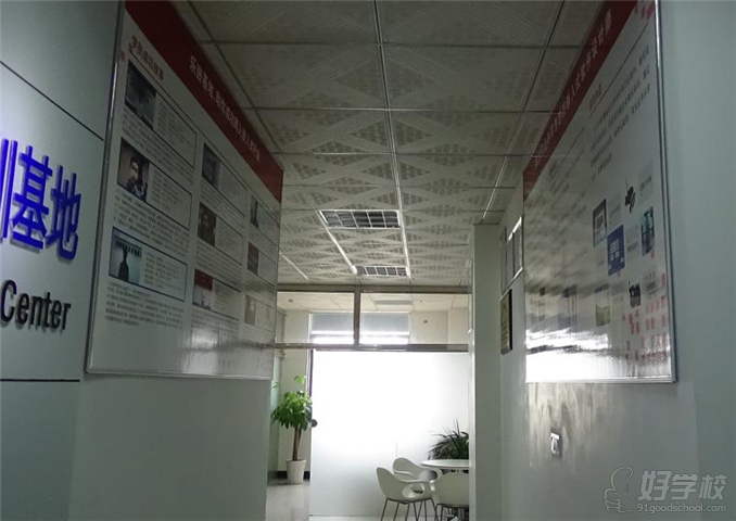 长沙乐嵌教育教学环境教学区走廊