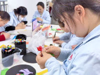 理論結(jié)合實(shí)踐，創(chuàng)意手工豐富育嬰課堂教學(xué)