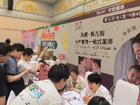 直擊孕童展現(xiàn)場：寶爸寶媽齊聚，月嫂需求高漲