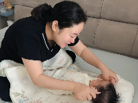 究竟應(yīng)該學(xué)月嫂還是育嬰師？哪個更有前途?