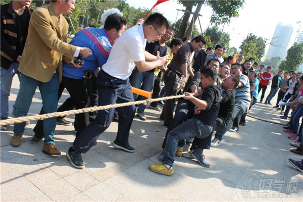 2013年青華趣味運(yùn)動(dòng)會(huì)拔河比賽