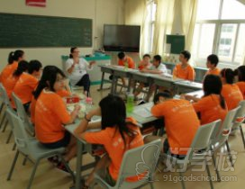南京新世界教育老师与学员上课现场
