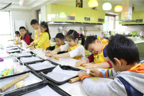 廣州ACOOK艾廚藝DIY美食體驗館親子烘焙活動場景