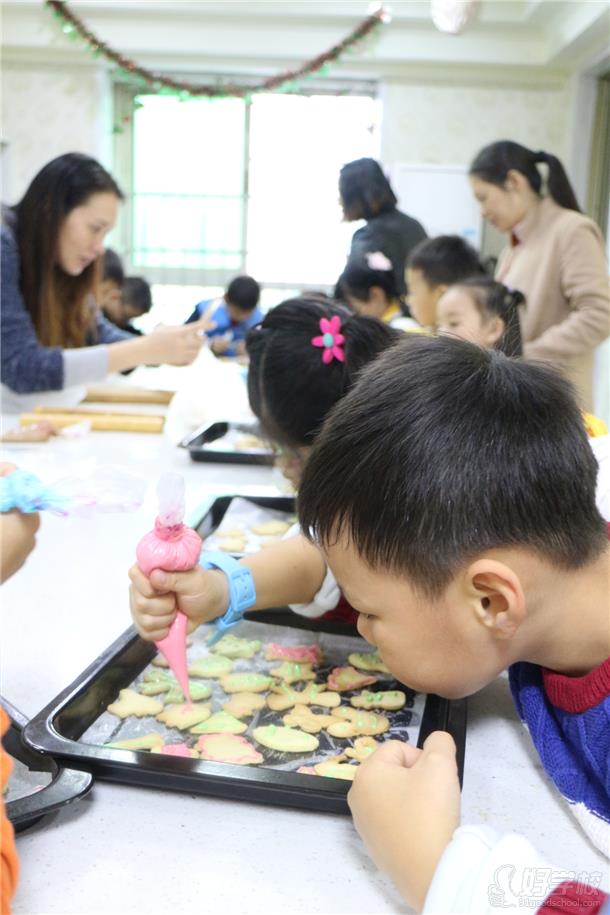 廣州ACOOK艾廚藝DIY美食體驗館親子烘焙活動場景