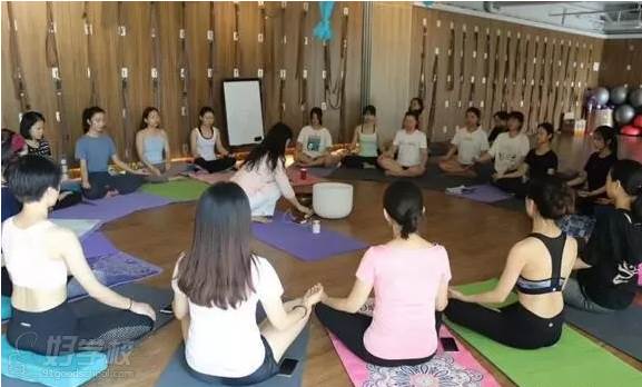 广州亚美瑜伽导师培训学院  静坐与冥想课程