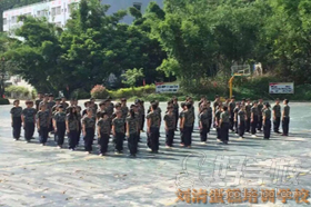 劉清西點蛋糕學(xué)校軍訓(xùn)1