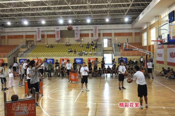 广州少儿系统成长篮球训练之投篮练习