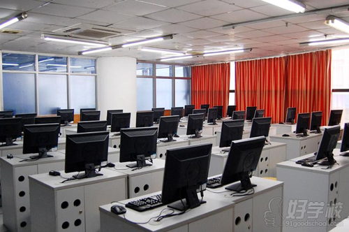 杭州新世界教育学校宽敞明亮的课室环境