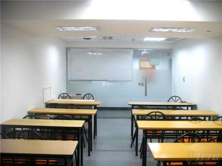 杭州新世界外语学校课室环境