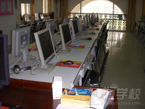 苏州恒学学校电脑课室环境
