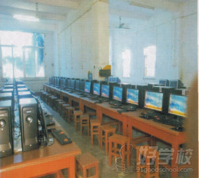 广东省湛港职业技术学校电脑室
