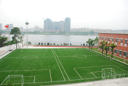 广州大学纺织服装学院足球场