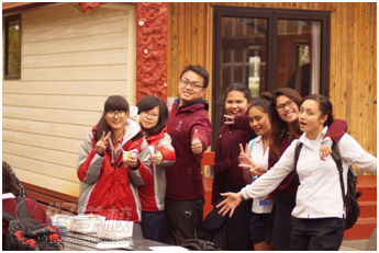 中国与新西兰的学生一起合影