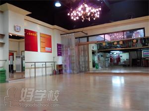 广州阿拉丁舞蹈培训中心--舞蹈室