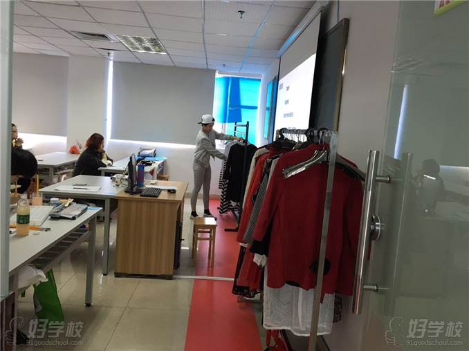 深圳中鹏服装设计教育中心学院上课环境