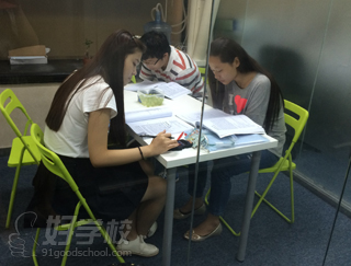 北京津桥国际教育3人班课室环境