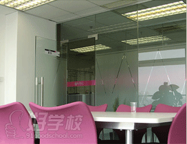 樱花国际日语培训中心会议室课室环境